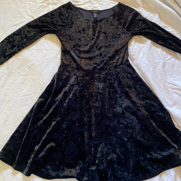 Black Velvet Dress (M) - Picture 1 of 3